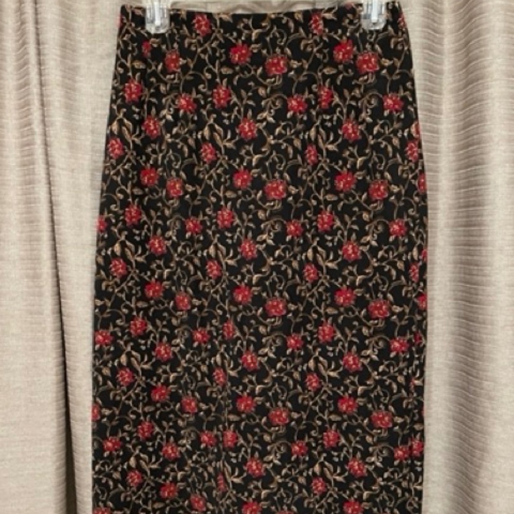 Briggs Size 8 Long Straight Skirt with Back Kick-Pleat & Border at the Hem